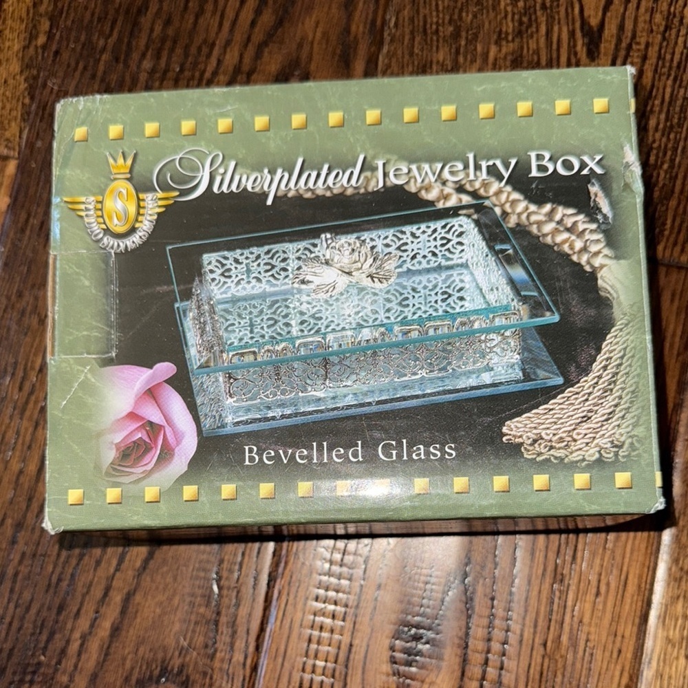 NWT Silverplated Jewelry Box with Beveled Glass